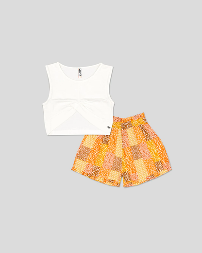 set 2 piezas short flores y camiseta blanca nudo en cintura