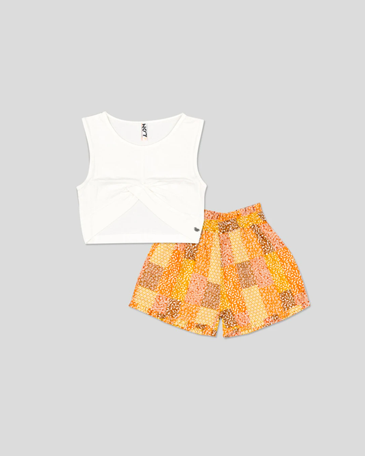 set 2 piezas short flores y camiseta blanca nudo en cintura