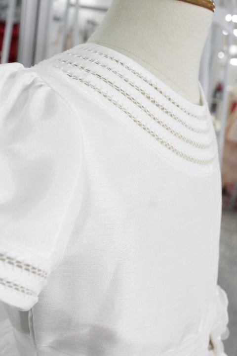 Vestido primera comunión color perla en shantu con gaveado a mano