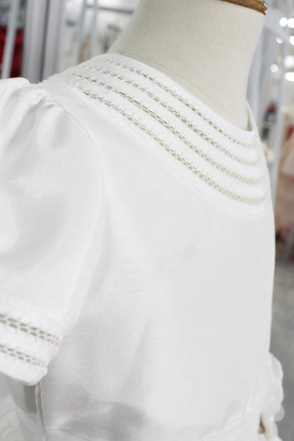 Vestido primera comunión color perla en shantu con gaveado a mano