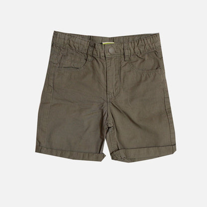 bermuda color verde militar, con ajuste interior. para niño