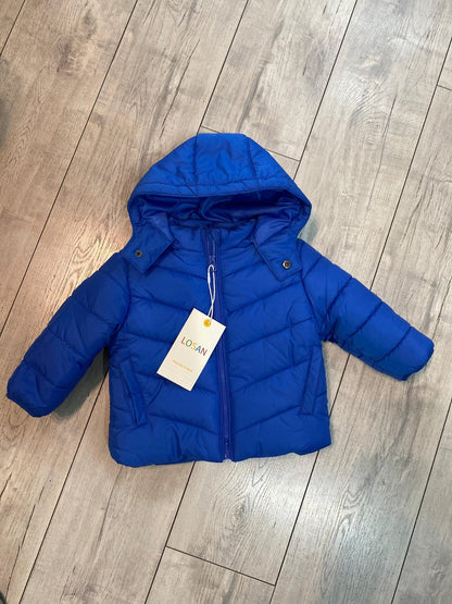 chamarra acolchada color azul, gorro desprendible