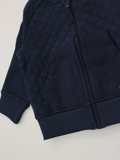 chaqueta color azul marino, bolsas al frente