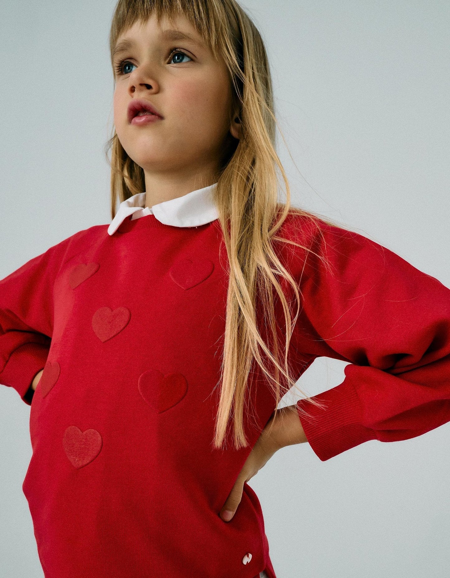sudadera para niña corazones rojos