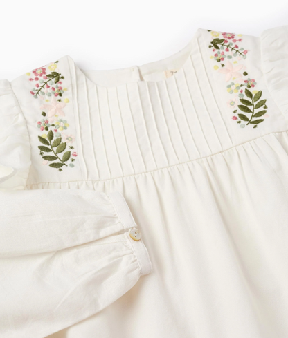 Set short pana rosa con blusa manga larga bordados laterales
