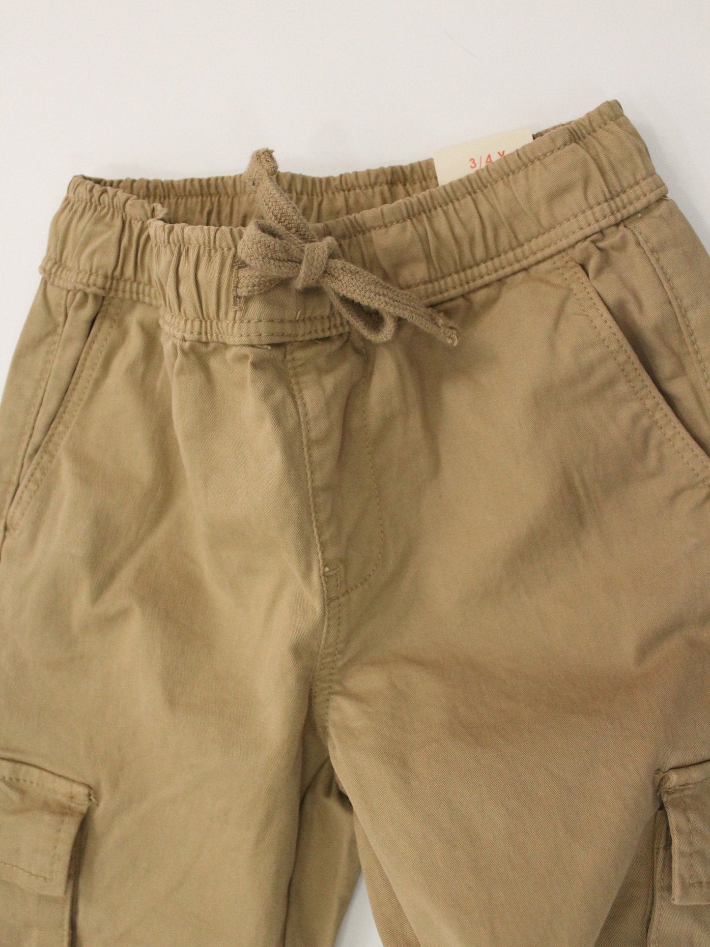 pantalón cargo dark beige