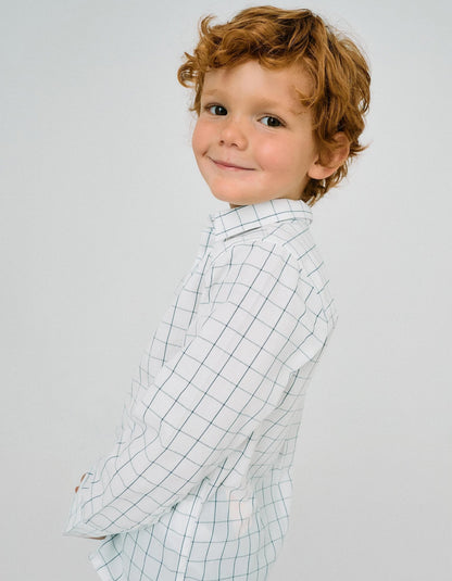 camisa blanca cuadros grises