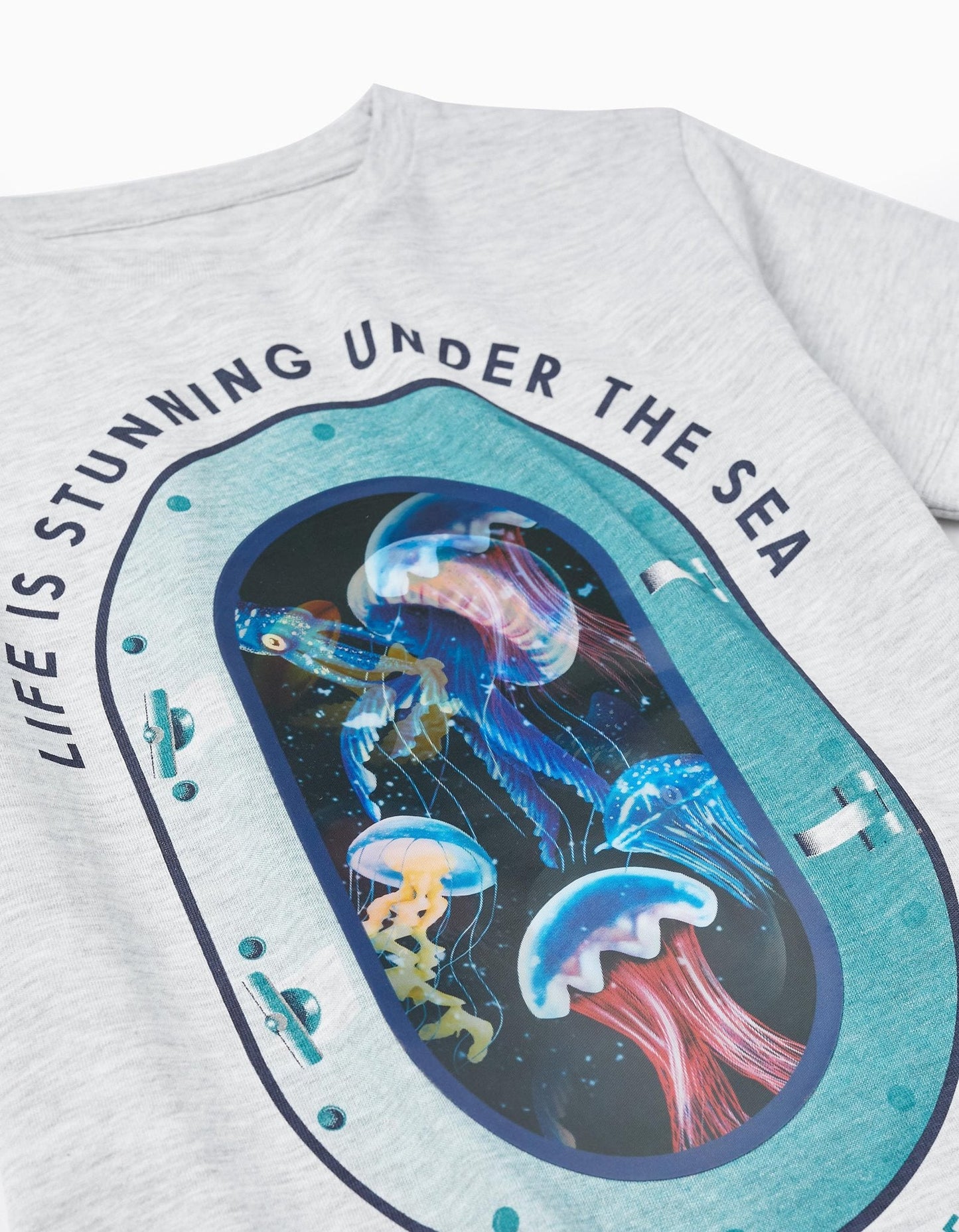 camiseta blanca print holográfico