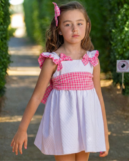 Vestido color blanco con moños rosas en hombros