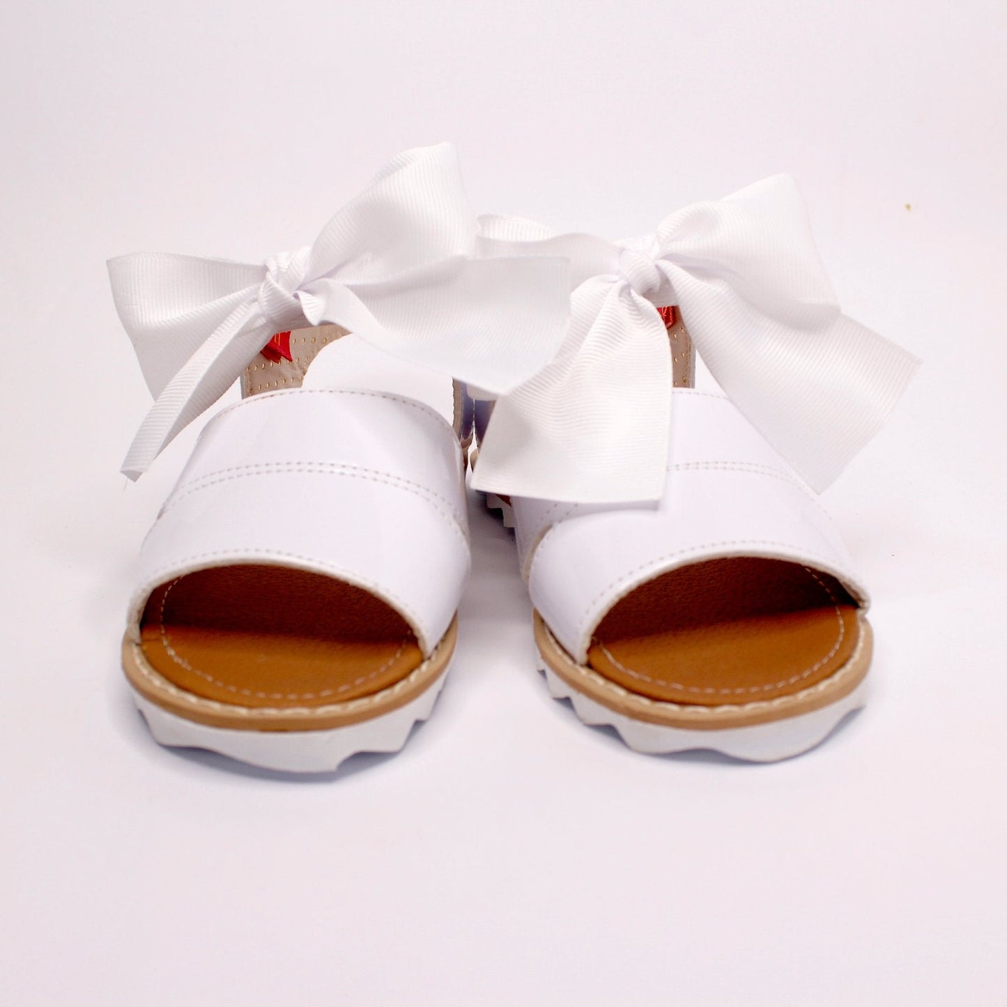 huarace blanco con liston y suela blanca