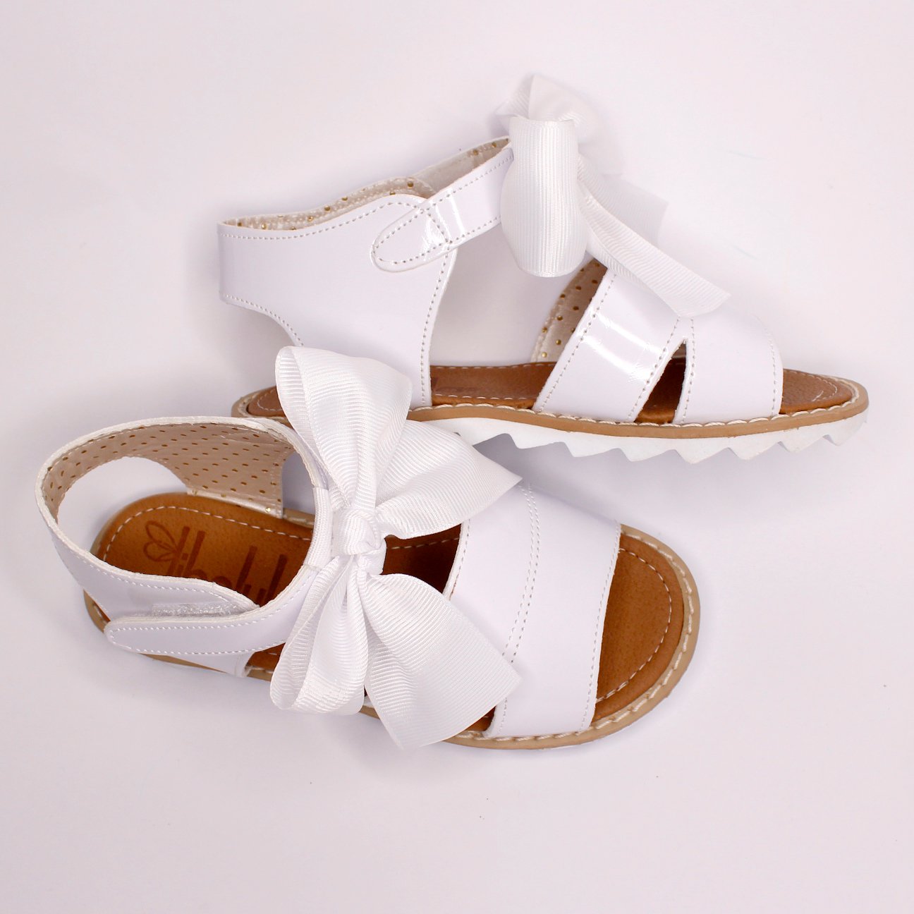huarace blanco con liston y suela blanca
