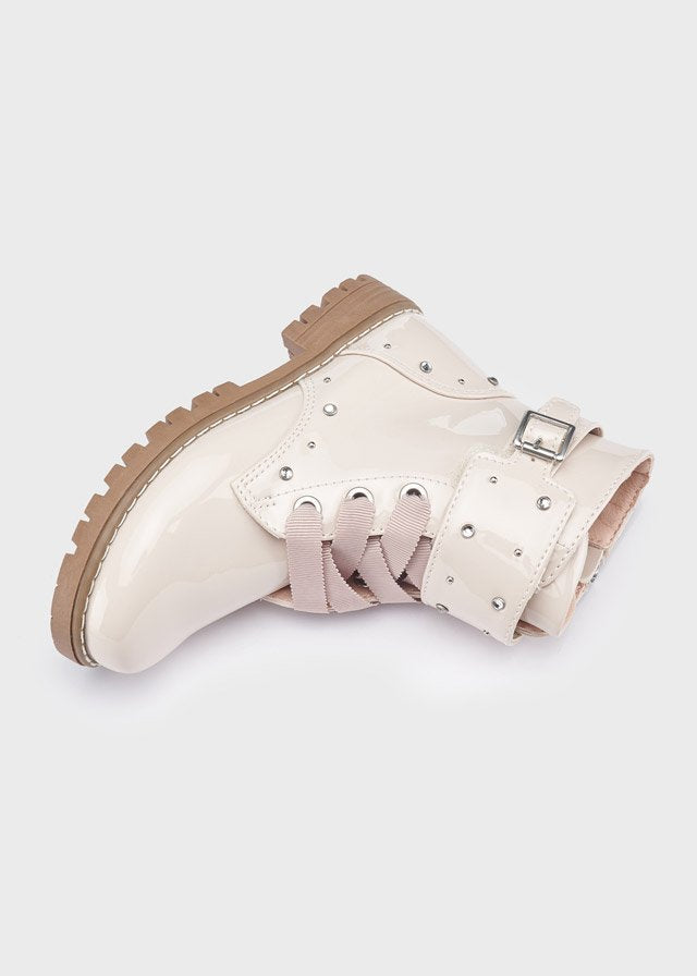 bota color crudo para niña