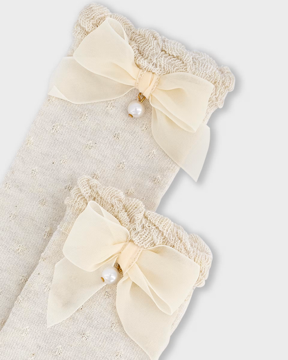calceta alta con moño decorativo color beige milk