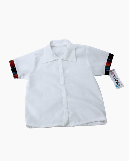 Camisa blanca con elementos patrios, manga cambaya a rayas