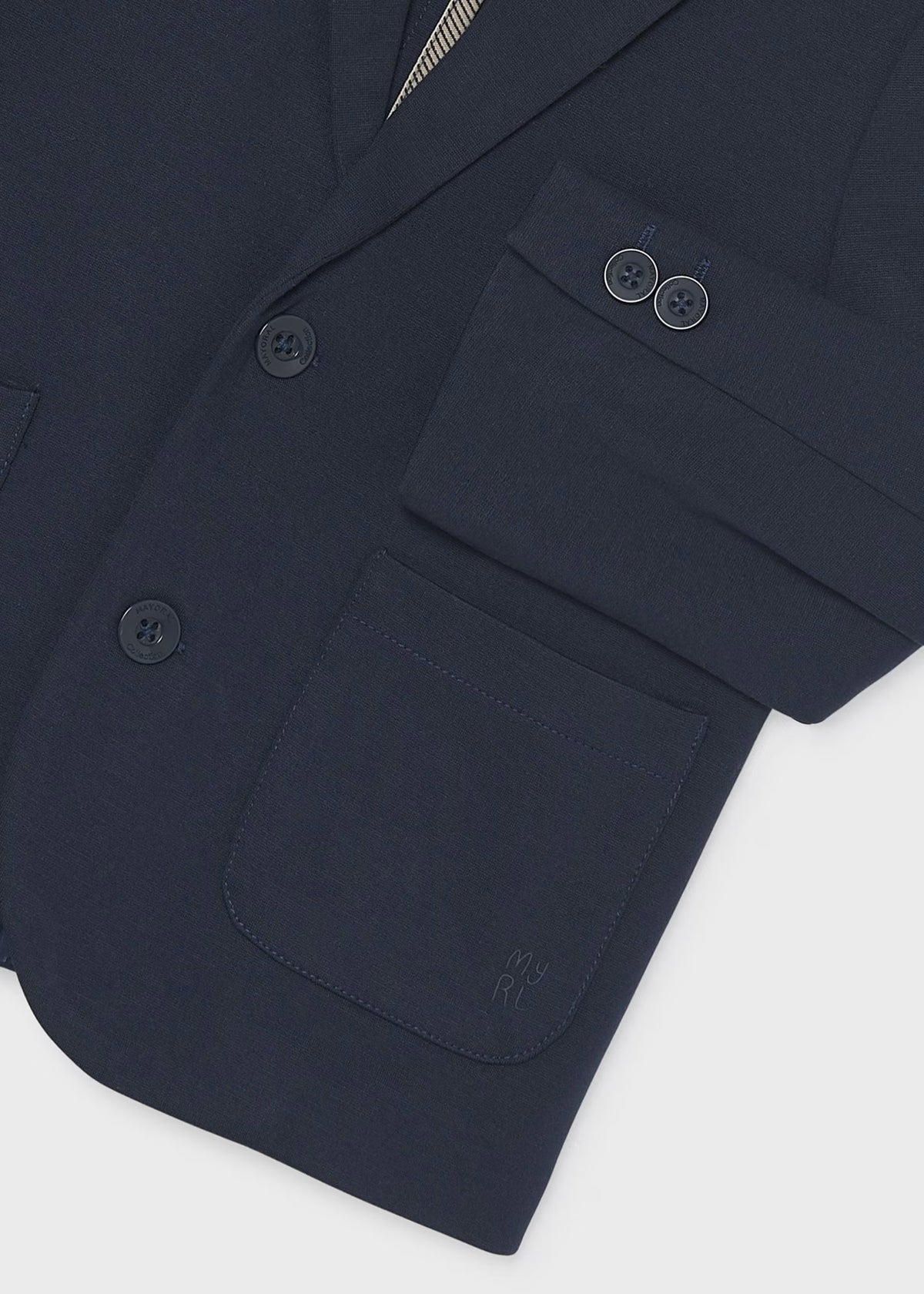 Chaqueta para niño. Bolsillos delanteros. Botones en la parte delantera.