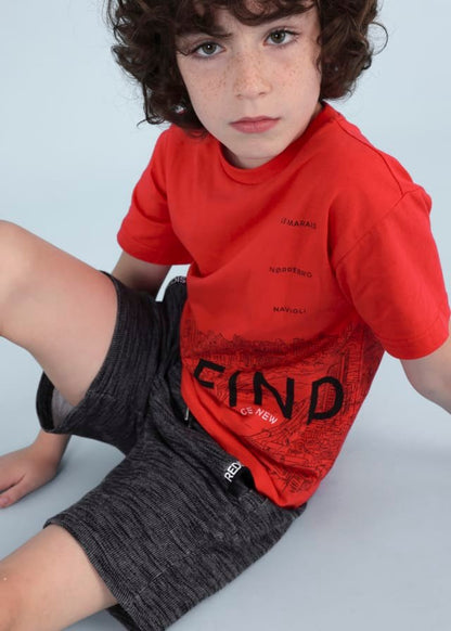conjunto 2 piezas, camiseta roja con short tipo pants