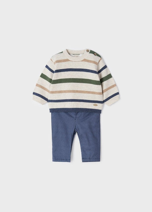 conjunto sudadera a rayas y pantalón