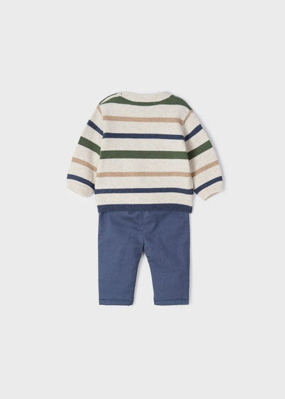 conjunto sudadera a rayas y pantalón