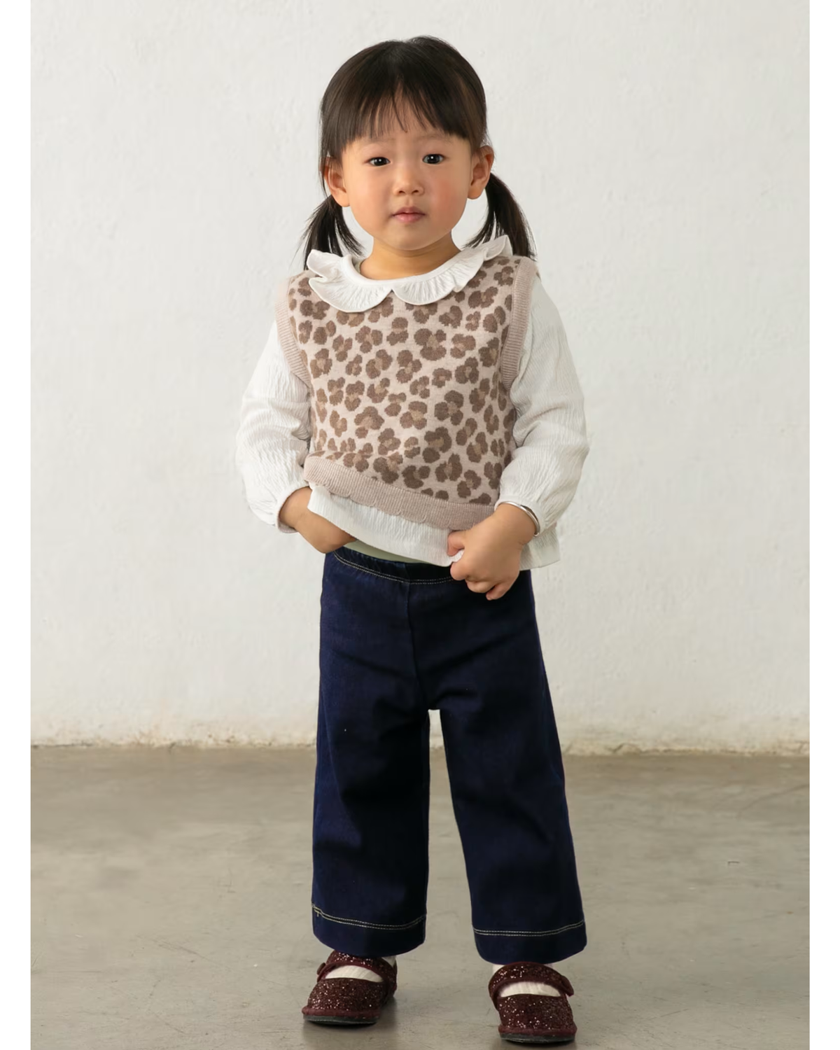 Conjunto pantalón y blusa con chaleco estampado nuez