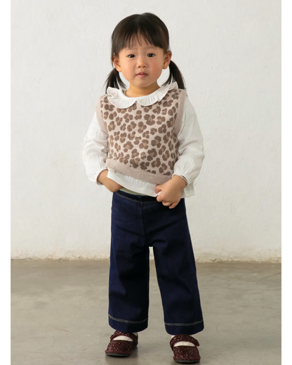 Conjunto pantalón y blusa con chaleco estampado nuez