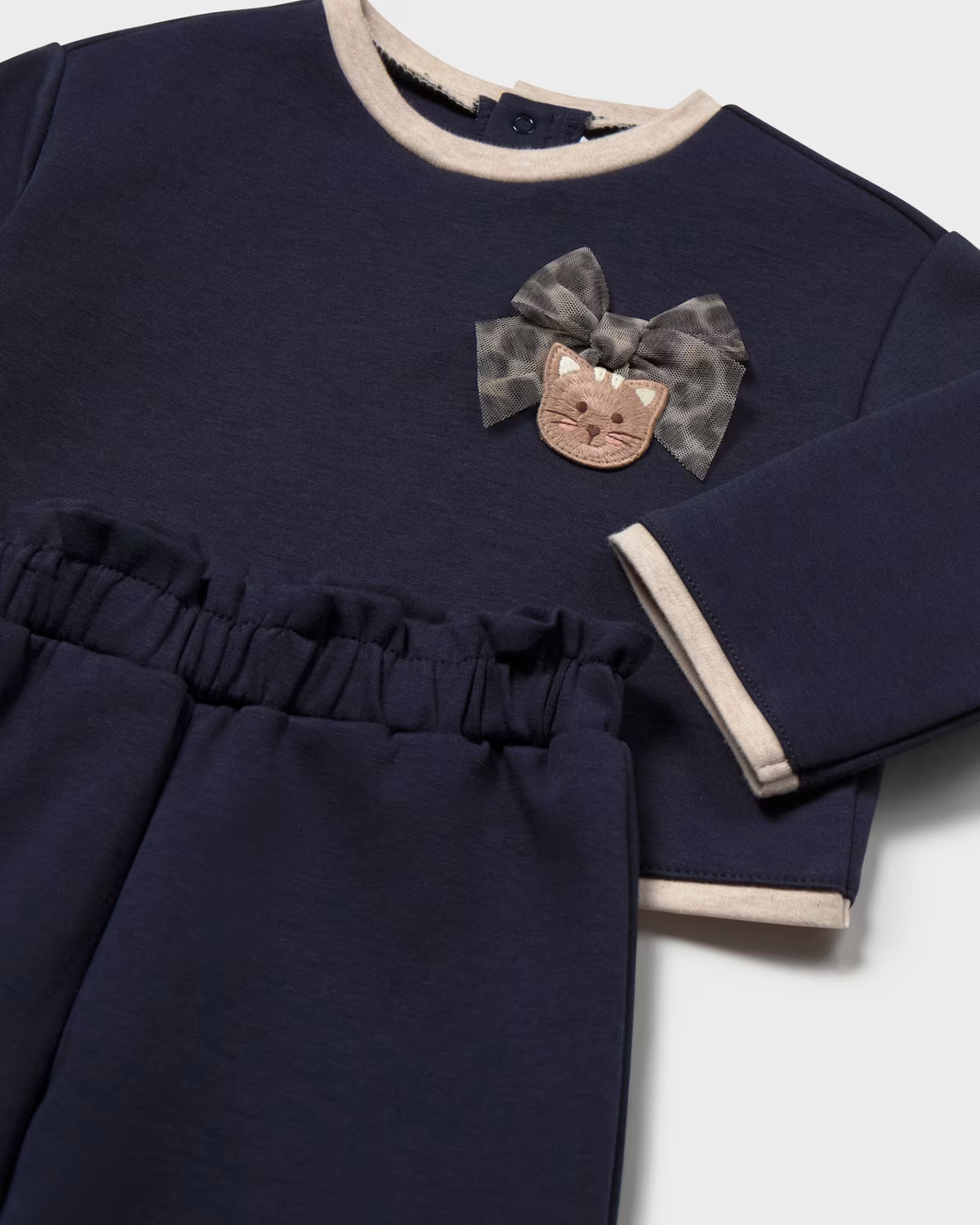 Conjunto pantalón y jersey bordado