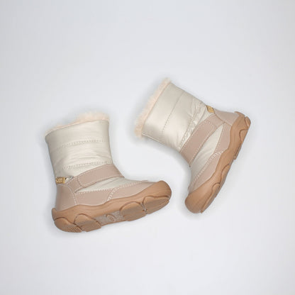 bota alta cruda con rosa