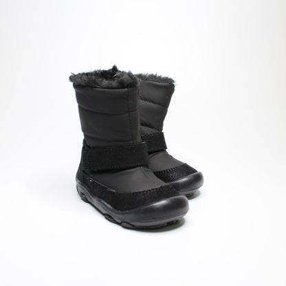 bota alta color negro con peluche y suela oscura