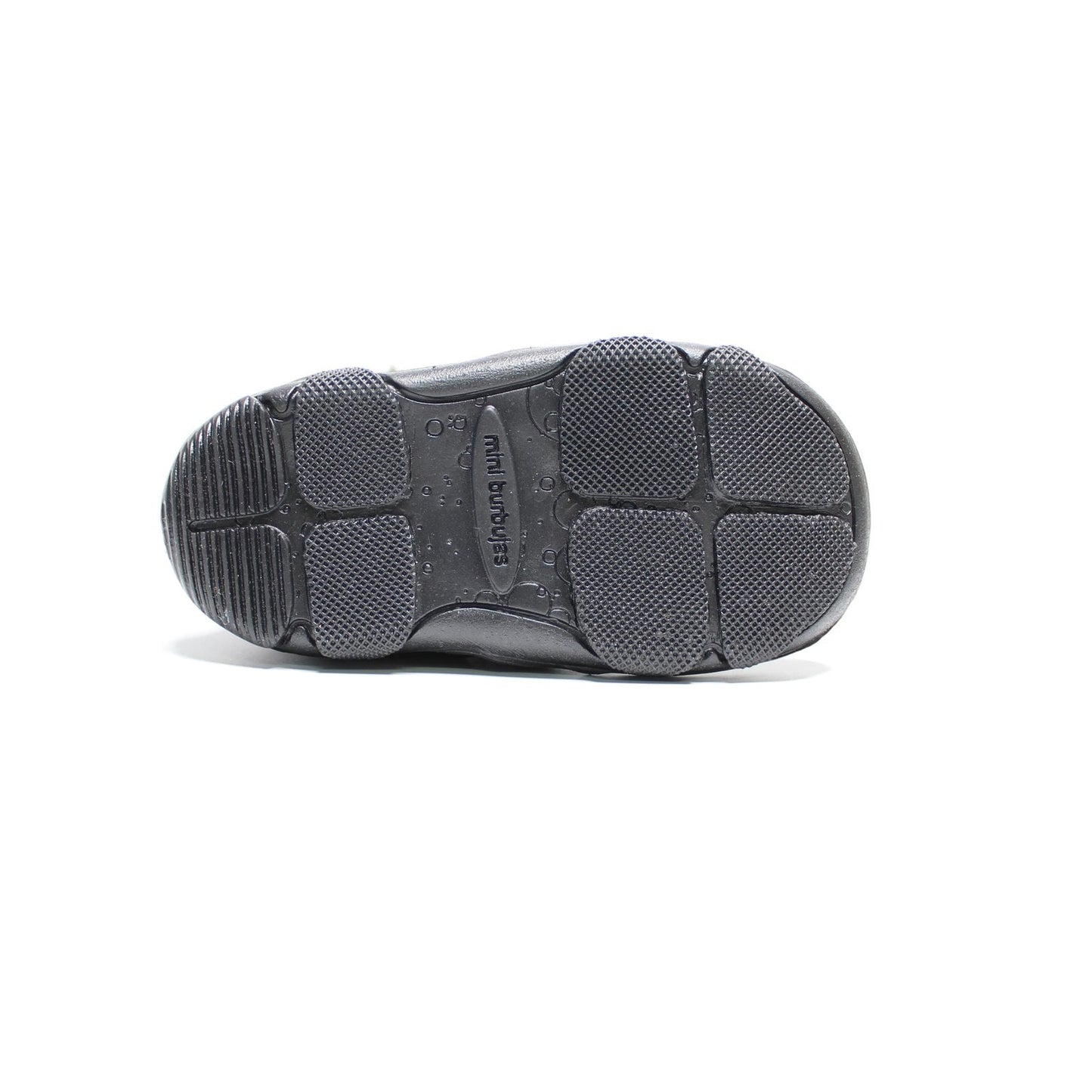 bota alta color negro con peluche y suela oscura