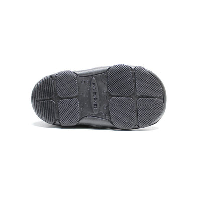 bota alta color negro con peluche y suela oscura