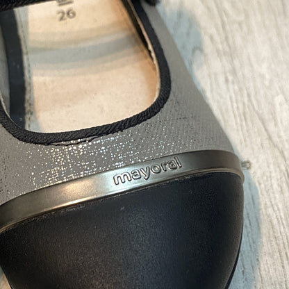 Zapato combinado plata y punta color negro