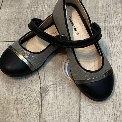 Zapato combinado plata y punta color negro