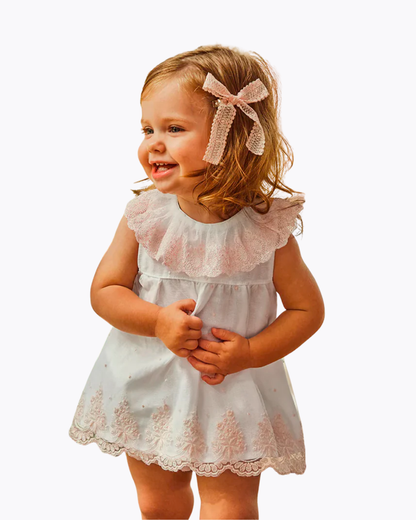 Vestido blanco tul bordado rosa