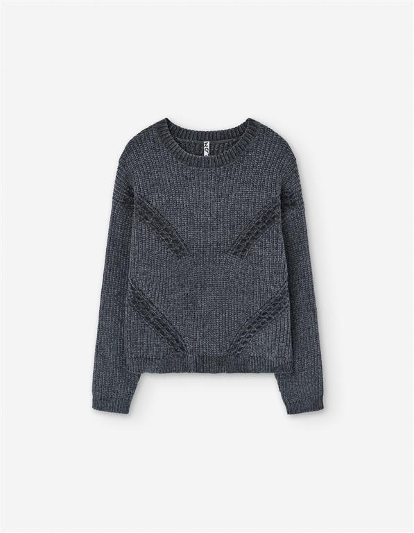 Conjunto sweater chenille gris obscuro y pantalon denim campanas