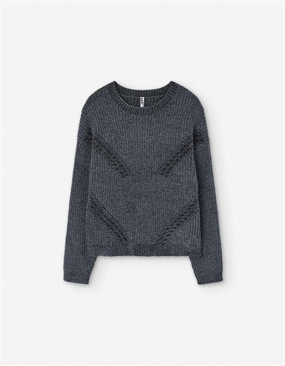 Conjunto sweater chenille gris obscuro y pantalon denim campanas