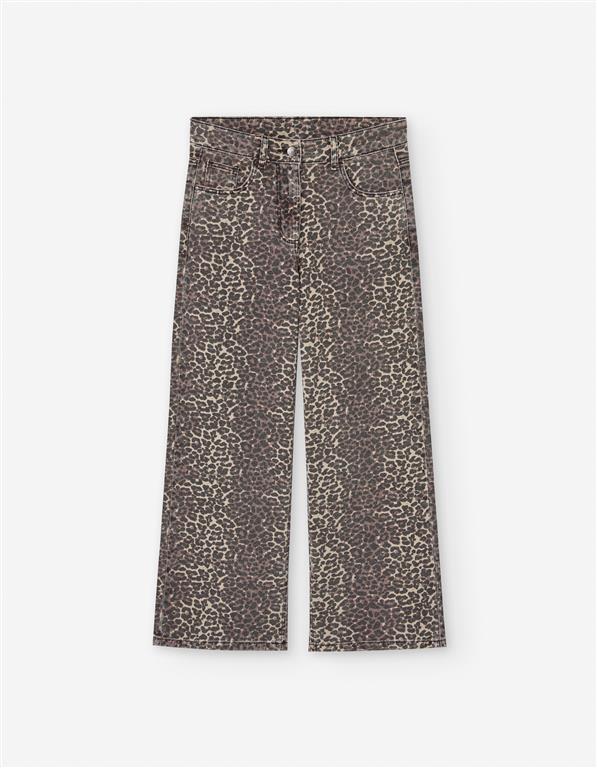 Conjunto sweater oro y pantalón recto animal print