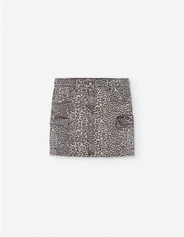 Conjunto sweater negro y falda a cuadros