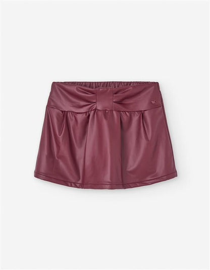 Conjunto sweater negro y falda polipiel vino