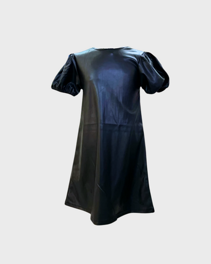 vestido polipiel negro, manga abultada.