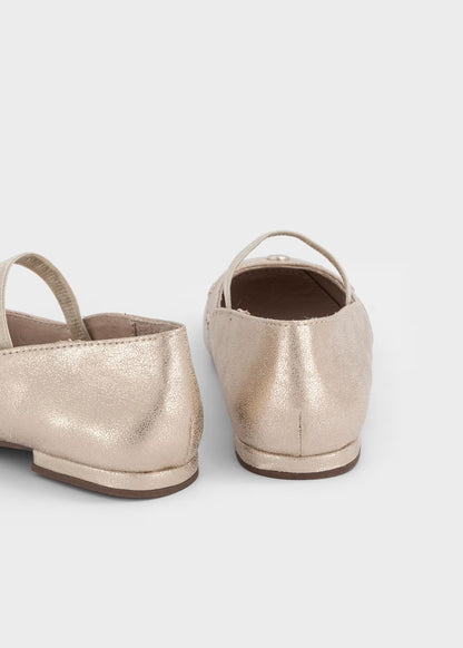 Mercedita tachuelas niña