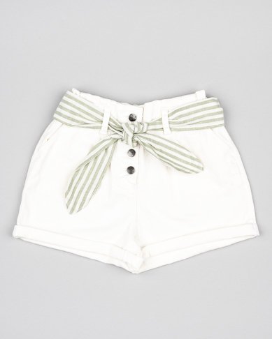 set 2 piezas short denim blanco camiseta nudo verde olivo