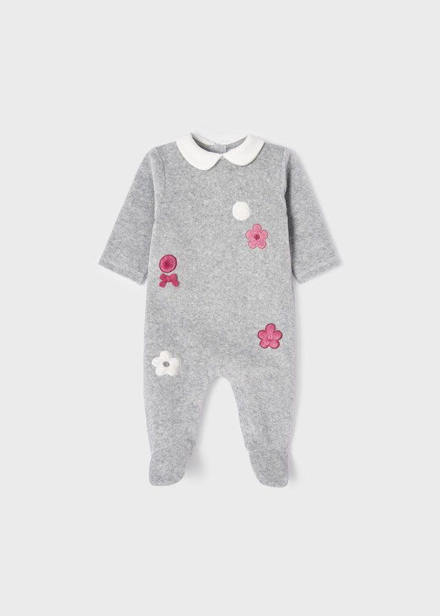 mameluco gris con flores rosas, terciopelo