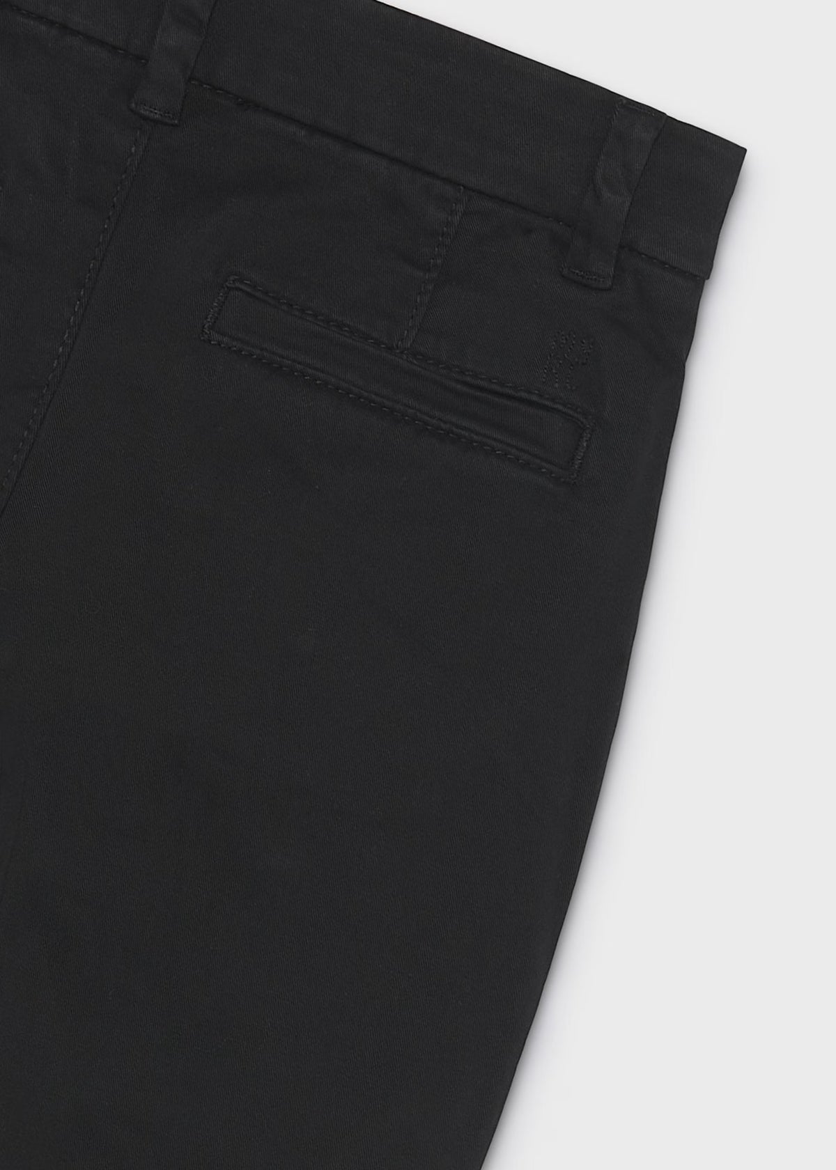 Pantalón básico chino color negro