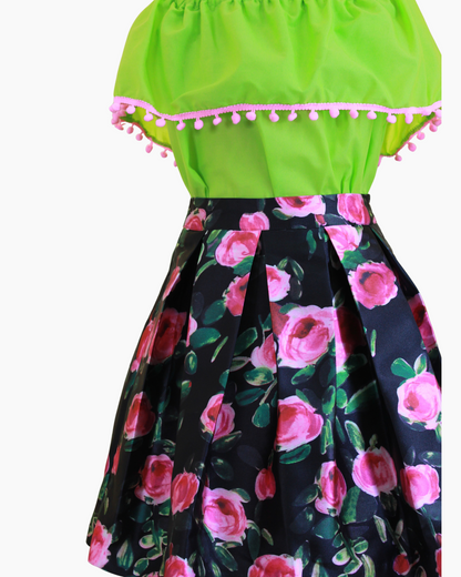 Set Patrio Falda Color Negro Con Flores y Blusa Campesina Color Verde con Pompones Rosas
