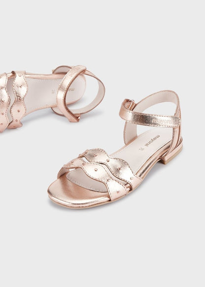 huarache rosa metálico con cierre de velcro