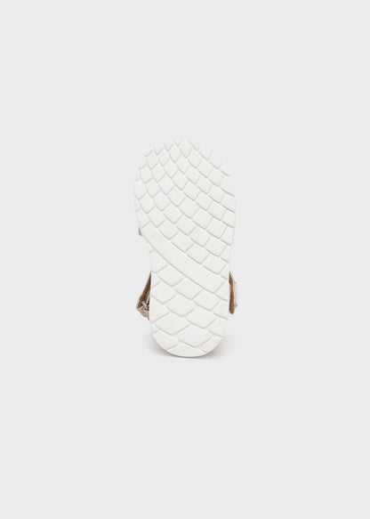 huarache dorado con moño y velcro para cierre