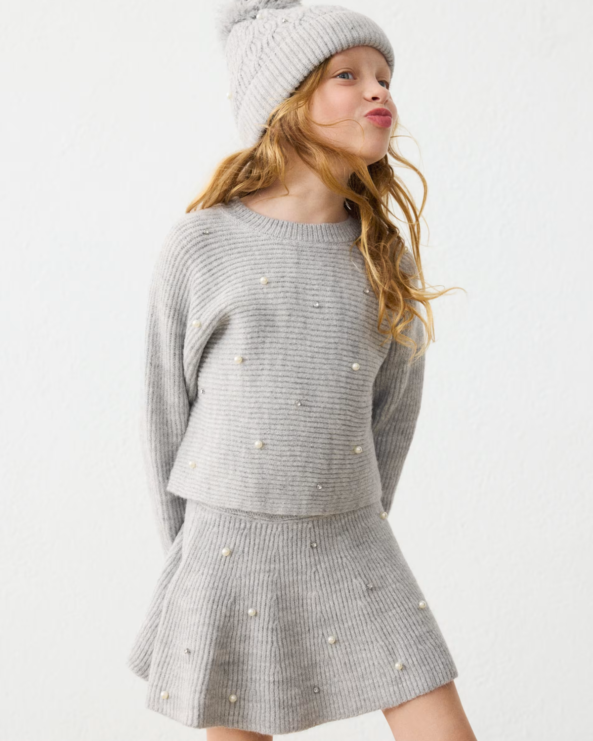 Set 2 piezas  + falda tricot + jersey tricot gris con perlas