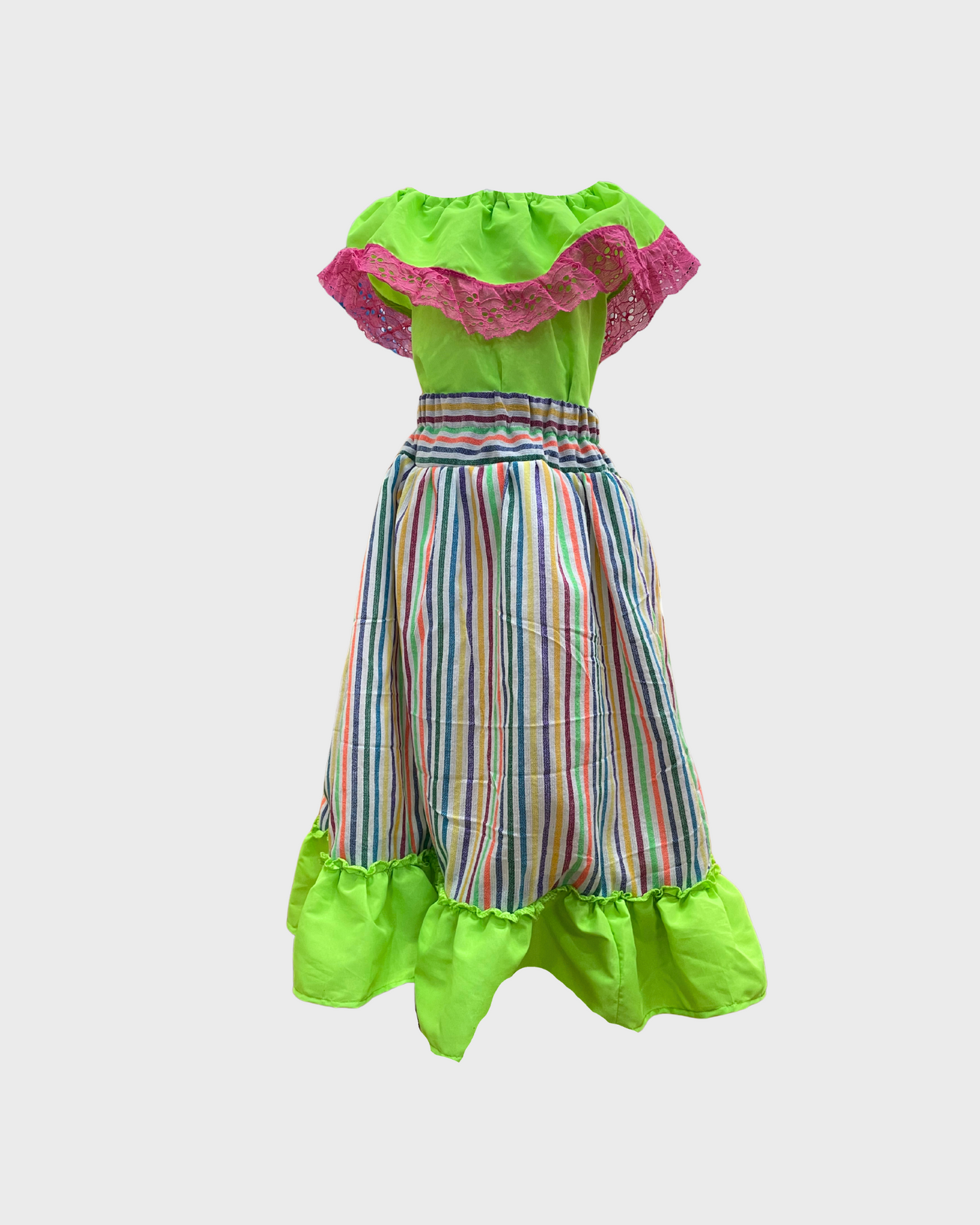 Set Patrio Falda Adelita, Blusa Campesina Color Verde con Olan Encaje