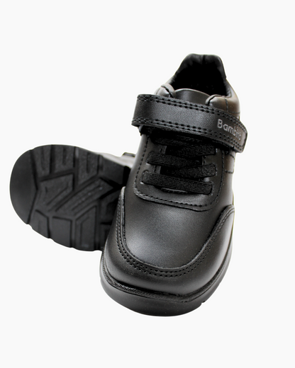 zapato escolar color negro, cierre de velcro y jareta de elástico