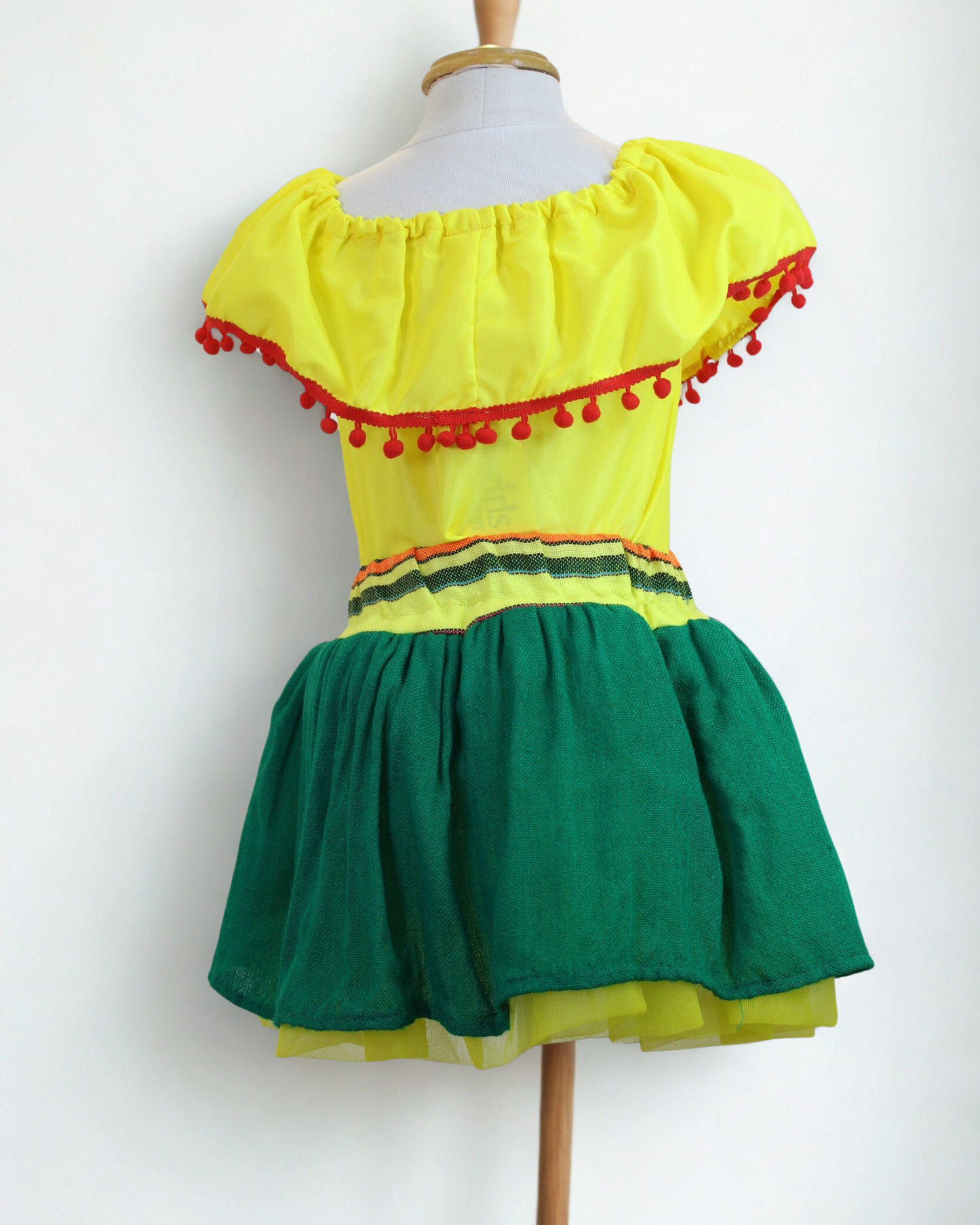 Set Patrio Falda Tipo TuTu Cambaya Verde y Blusa Campesina amarilla con pompones rojo