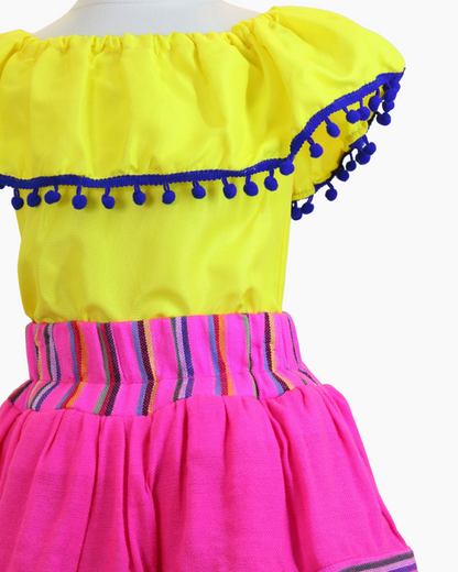 Set Patrio Falda Tipo TuTu Cambaya Rosa y Blusa Campesina amarilla con pompones azules